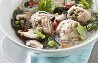 Soupe thaï aux boulettes de viande
