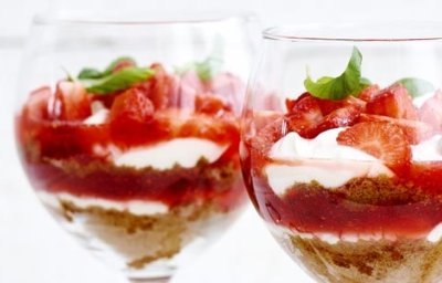 Trifle met aardbeien en speculaas
