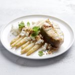 Zeewolfmoot met geroosterde asperges