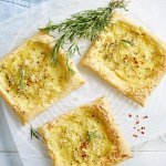 Tartelettes feuilletées aux 3 fromages