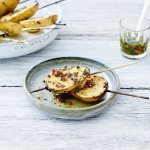 Brochette de pommes de terre et sa salsa de câpres