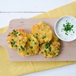 Rösti de petits pois et dip aux fines herbes