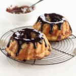 Pudding au pain et glaçage au chocolat