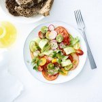 Carpaccio de tomates belges aux mini-concombres et radis