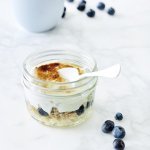 Crème brûlée de yaourt au granola