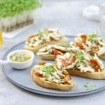 Crostini met rogtartaar en sjalotdressing 