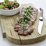 Entrecôte grillée à la minute et salsa aux échalotes et herbes