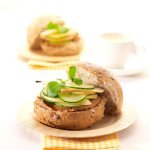 Pistolets gris à la pâte de noix, concombre et poire