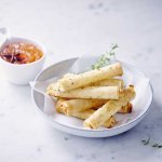 Rouleaux de pâte filo au chèvre et chutney de coings