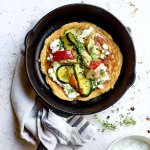 Crêpes salées au fromage frais et légumes grillés