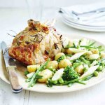 Couronne de veau au romarin et aux légumes de printemps sautés