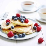 Pancakes aux myrtilles, framboises & miel 