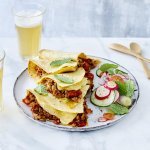 Quesadilla au haché et salade fraîche de légumes