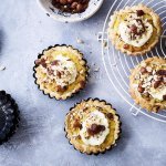 Tartelettes de riz au mascarpone, pignons de pin et noisettes