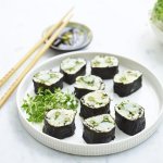 Sushis au riz de chou-fleur et à la daurade