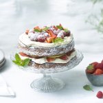 Gâteau d’anniversaire aux fraises, framboises et pomme