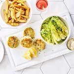 Burger de raie, frites et mayonnaise à la truffe