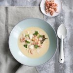 Soupe de lotte aux crevettes et genièvre