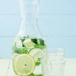 Eau aromatisée au concombre, citron et menthe