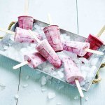 Glace au yaourt, framboises et mûres