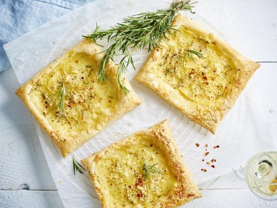 Améliorer une pâte feuilletée ordinaire pour des bouchées croustillantes