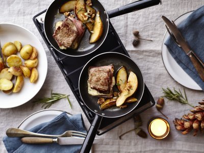 Gourmet met cordon bleu, blauwe schimmelkaas en peer Gourmet met cordon bleu, blauwe schimmelkaas en peer