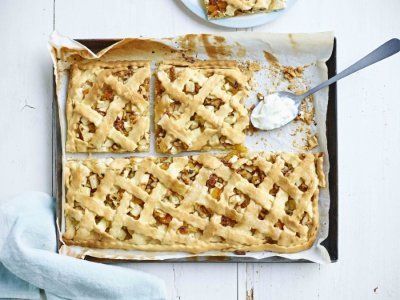 Tarte aux pommes, abricots et noix