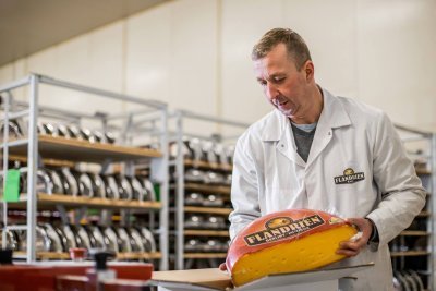 Le fromage est emballé - © photo : Flandrien Le fromage est emballé