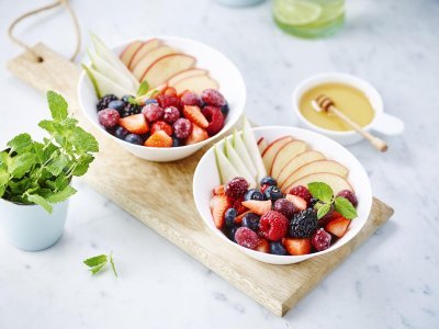 Salade de fruits aux airelles sucrées et aux fruits de chez nous Salade de fruits aux airelles sucrées et aux fruits de chez nous