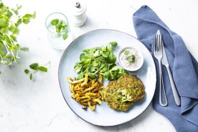 Burger de légumes et frites de céleri-rave au four