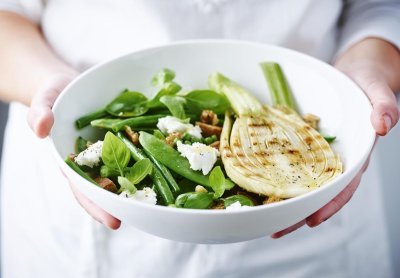 Salade de fenouil grillé, haricots, mange-tout et chèvre Salade de fenouil grillé, haricots, mange-tout et chèvre