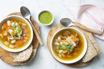 Bouillon de poule au pesto de persil