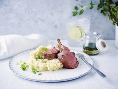 Carré d’agneau, sauce à la menthe et purée de céleri-rave Carré d’agneau, sauce à la menthe et purée de céleri-rave