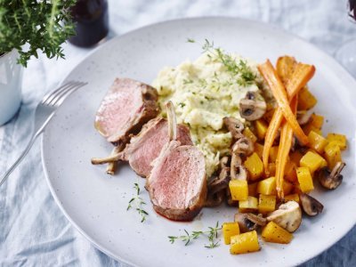 Couronne d’agneau à la purée de panais et potiron au four