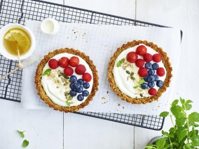 Tartelette de petit déjeuner au granola et au fromage blanc Tartelette de petit déjeuner au granola et au fromage blanc