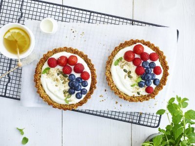 Tartelette de petit déjeuner au granola et au fromage blanc