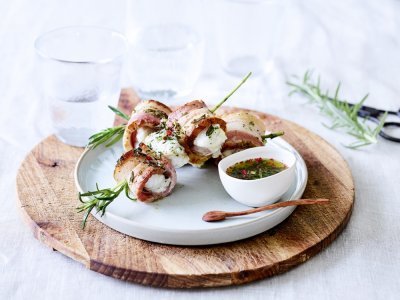 Petite brochette de lotte au lard de Flandre cuit au four Petite brochette de lotte au lard de Flandre cuit au four