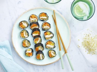Sushis au poulet et aux légumes tricolores Sushis au poulet et aux légumes tricolores