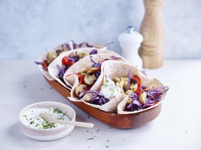 Taco aux champignons sautés, chou rouge, poivron et sauce au yaourt