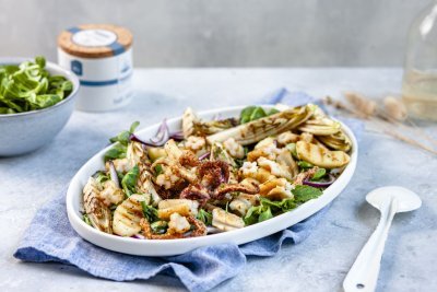 Warme witloof-appelsalade met gebakken inktvis Warme witloof-appelsalade met gebakken inktvis