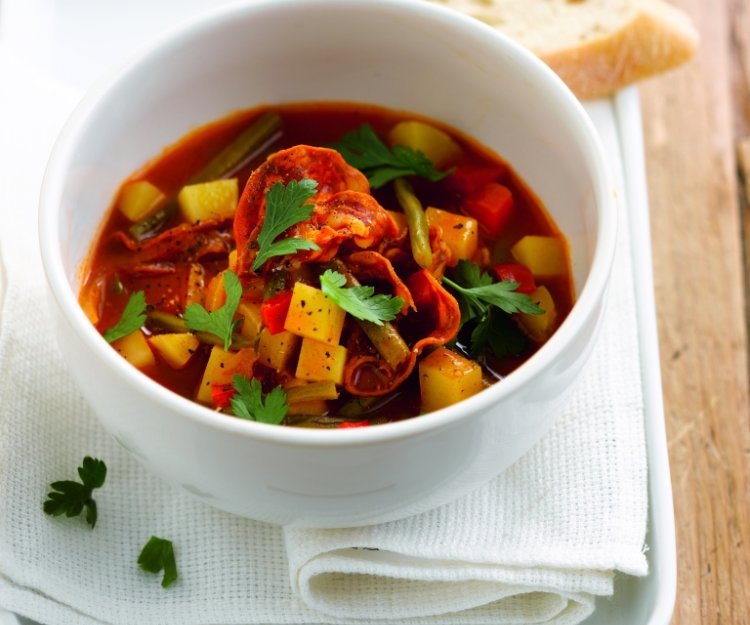 Aardappel- en chorizosoep Aardappel- en chorizosoep