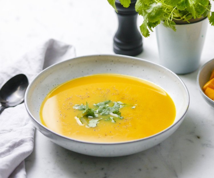 Soupe au potiron à la pomme et au curry