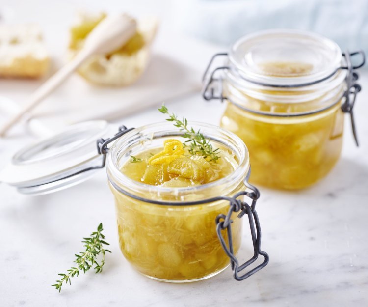 Confiture de rhubarbe à l’orange et au thym Confiture de rhubarbe à l’orange et au thym