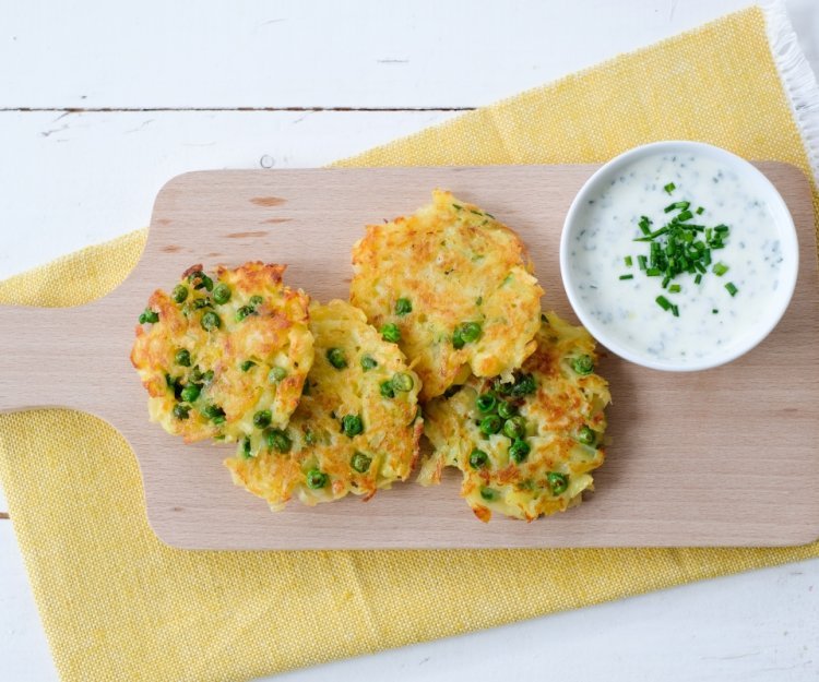 Rösti de petits pois et dip aux fines herbes Rösti de petits pois et dip aux fines herbes
