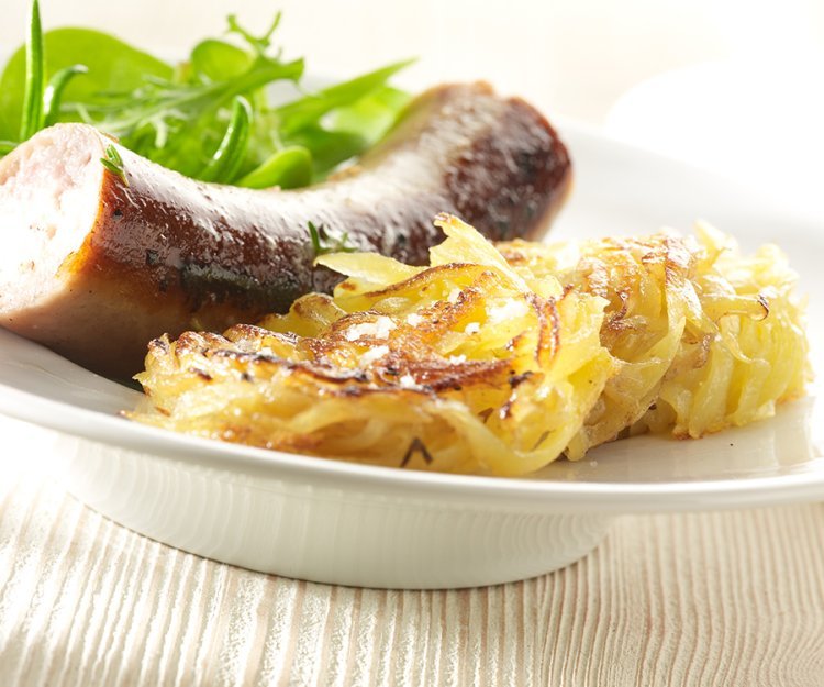 Rösti de pommes de terre et saucisse de campagne