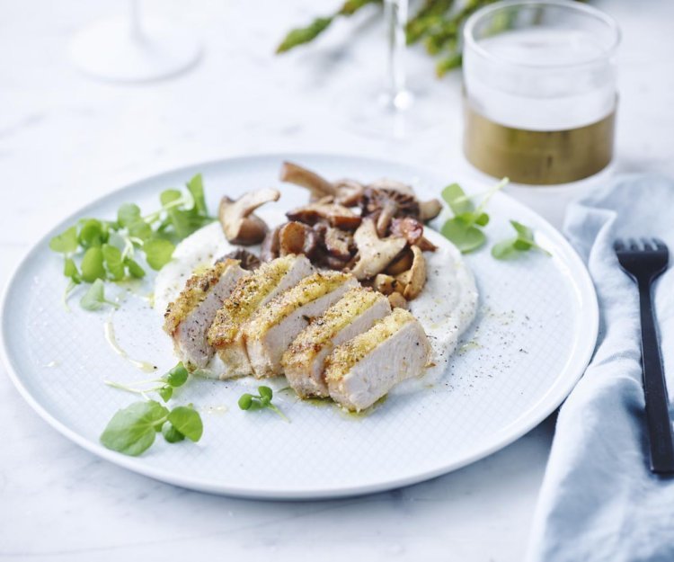Crème de topinambour, médaillons de porc croustillants et champignons des bois Crème de topinambour, médaillons de porc croustillants et champignons des bois