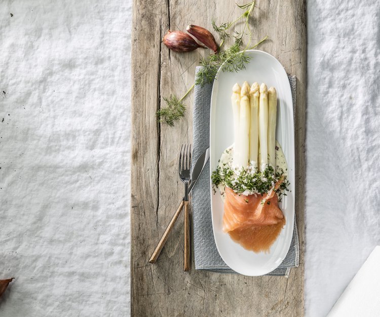 Asperges met gerookte zalm en dille