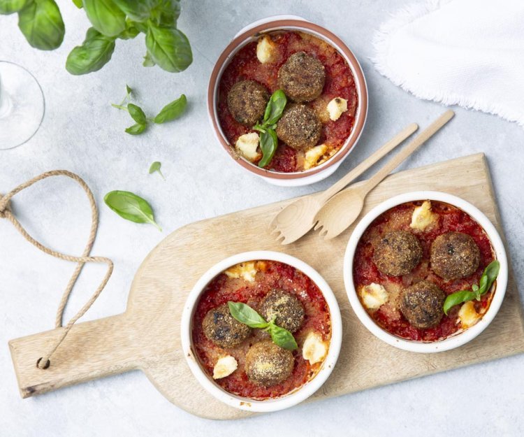 Boulettes de poulet et pesto en sauce tomate