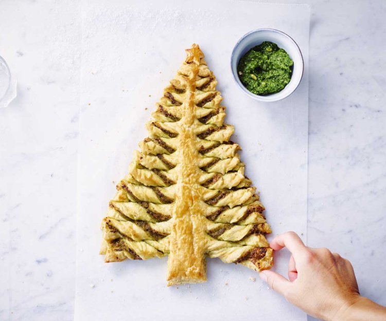 Sapin feuilleté au pesto de chou frisé et fromage