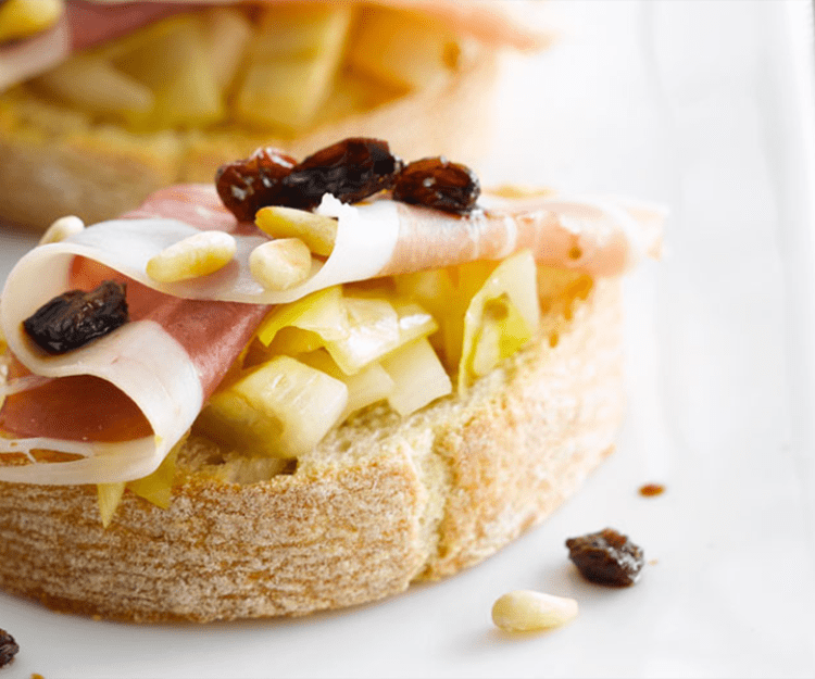 Bruschetta aux chicons et jambon fumé